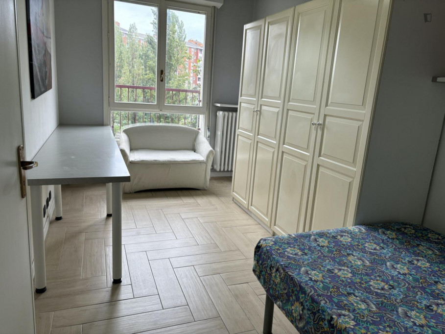 Neat double bedroom near Ca' Granda metro station - Milan - chambre - ImmoJeune