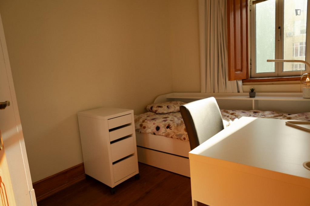 Comfy double bedroom near Parque Eduardo VII