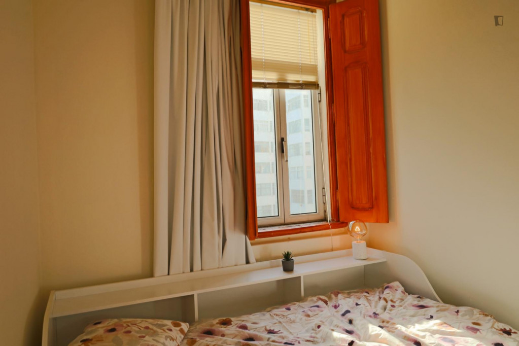Comfy double bedroom near Parque Eduardo VII