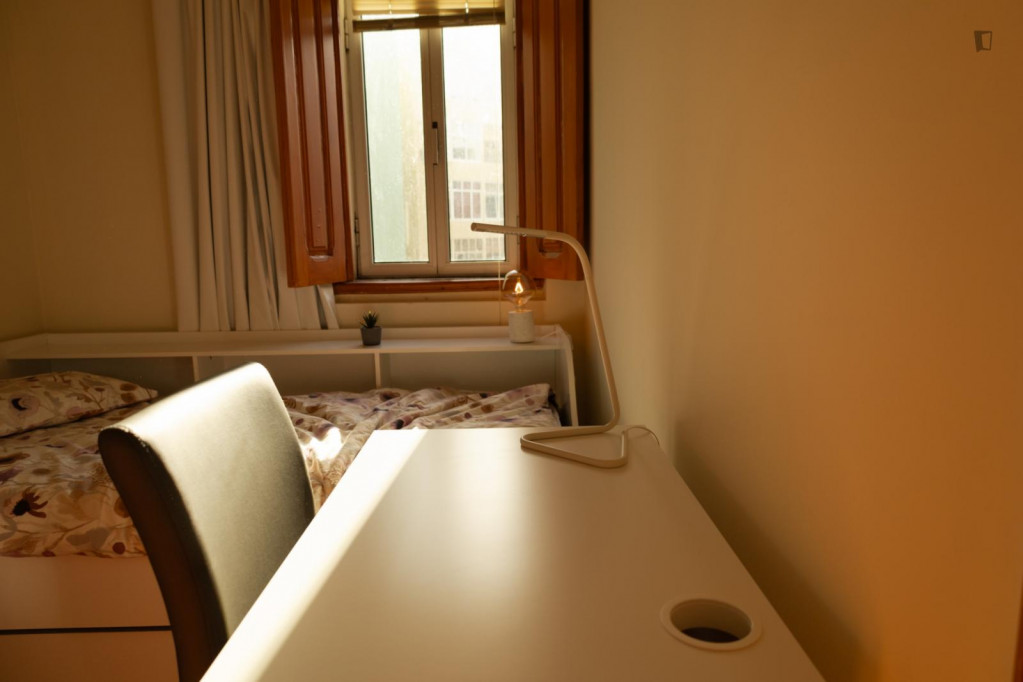 Comfy double bedroom near Parque Eduardo VII