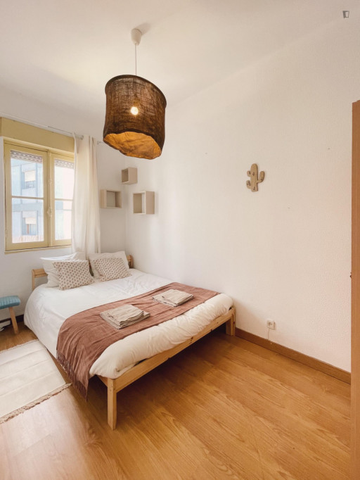 Simple & cozy bedroom in the city centre