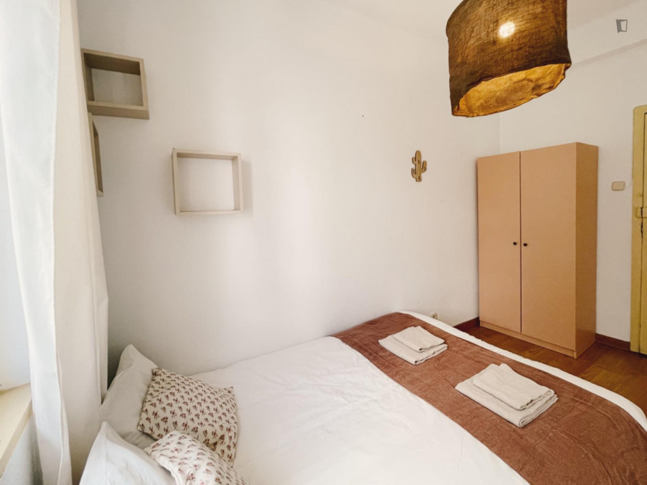 Simple & cozy bedroom in the city centre