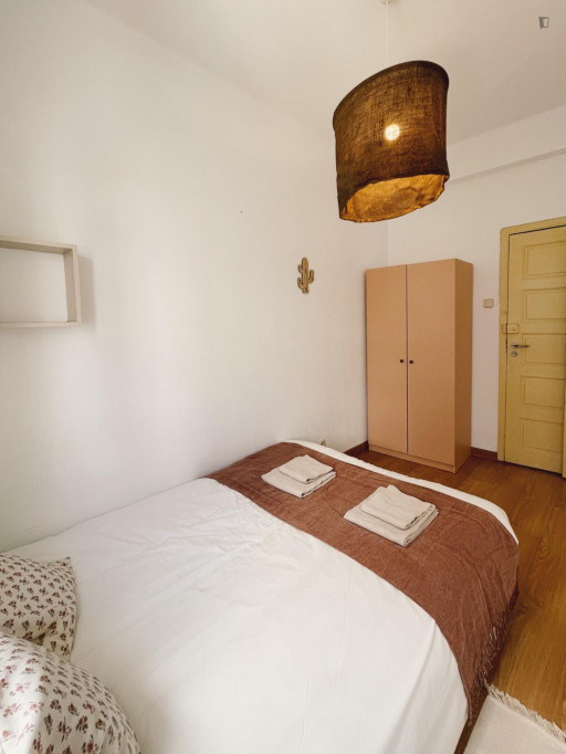 Simple & cozy bedroom in the city centre