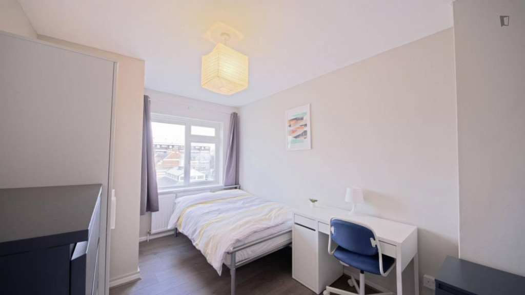Bright double bedroom not far from Shoreditch High Street Overground - London - chambre - ImmoJeune