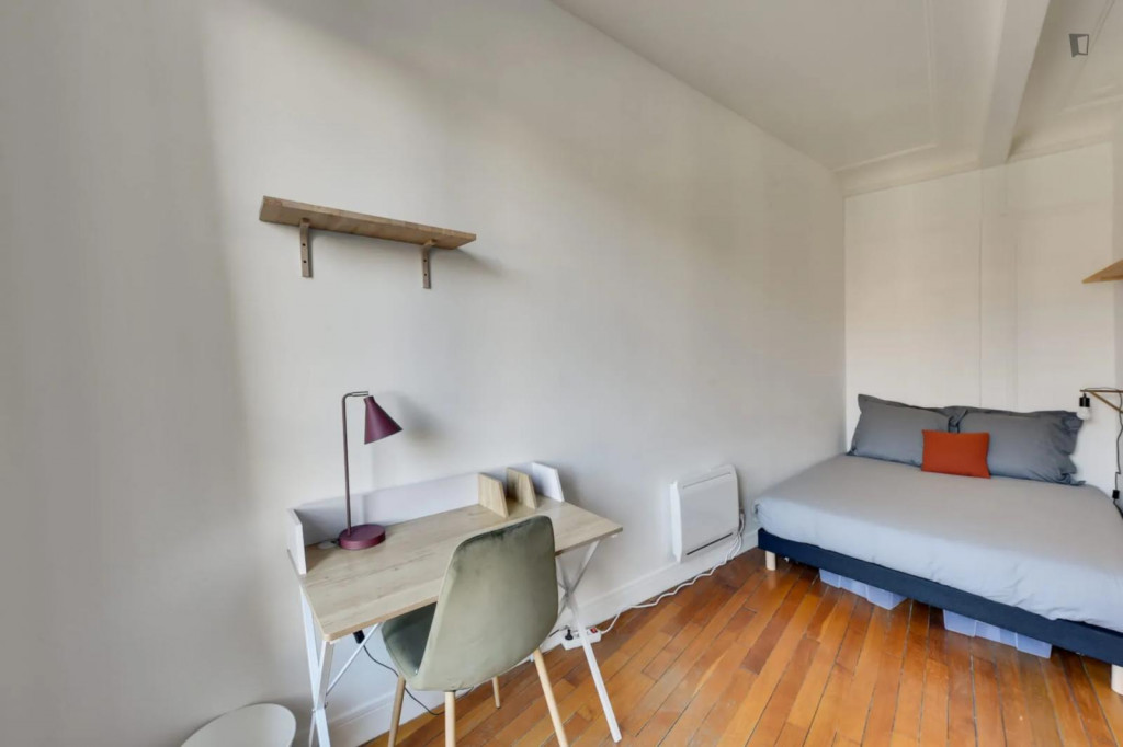 Alluring double bedroom in Grandes-Carrières