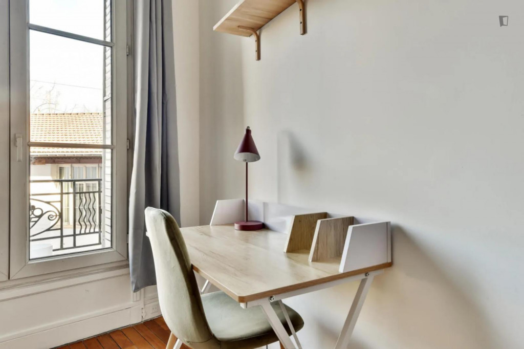 Alluring double bedroom in Grandes-Carrières