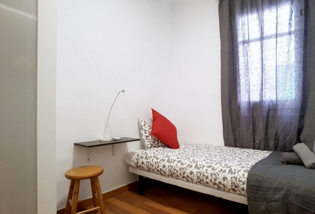 Cosy single bedroom in L'Hospitalet de Llobregat - Barcelone - chambre - ImmoJeune