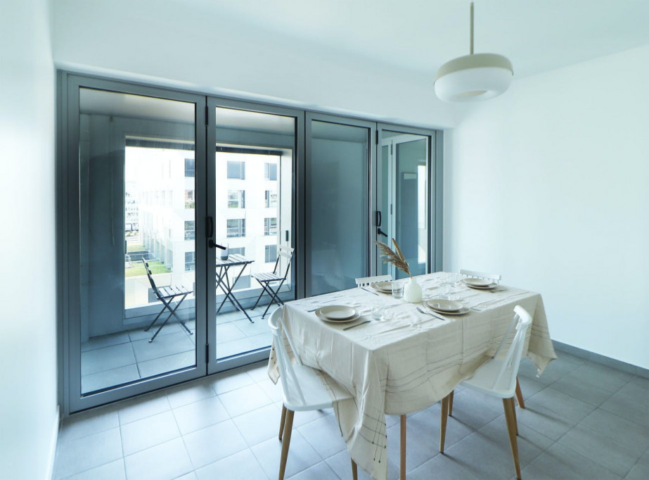 Bright 89 m² coliving apartment for rent in Paris