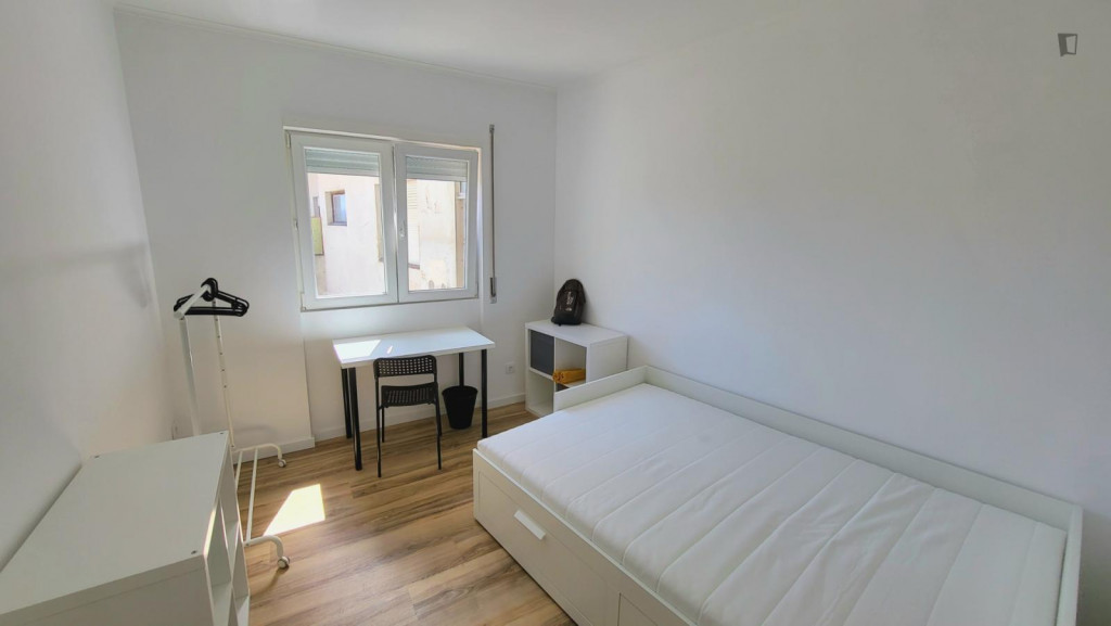 Bright couple bedroom close to Polo Universitário Porto