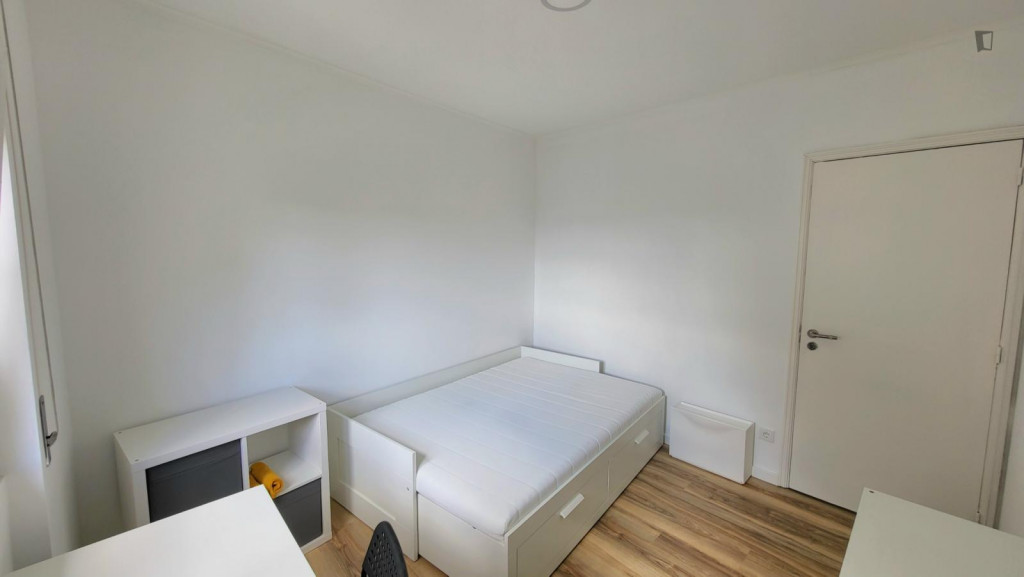 Bright couple bedroom close to Polo Universitário Porto