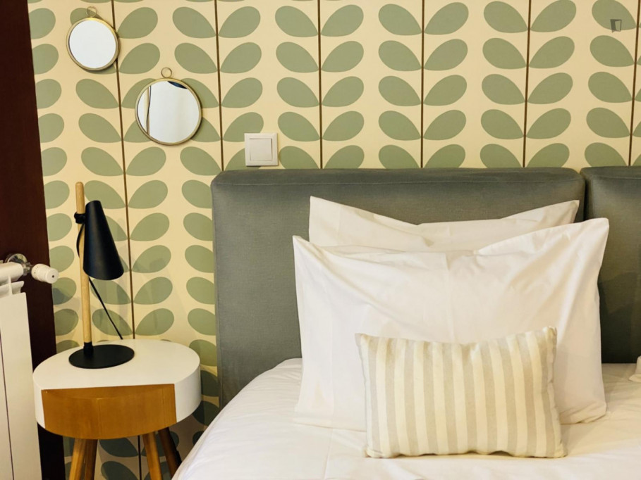 Charming 3-bedroom flat near the Heroísmo metro