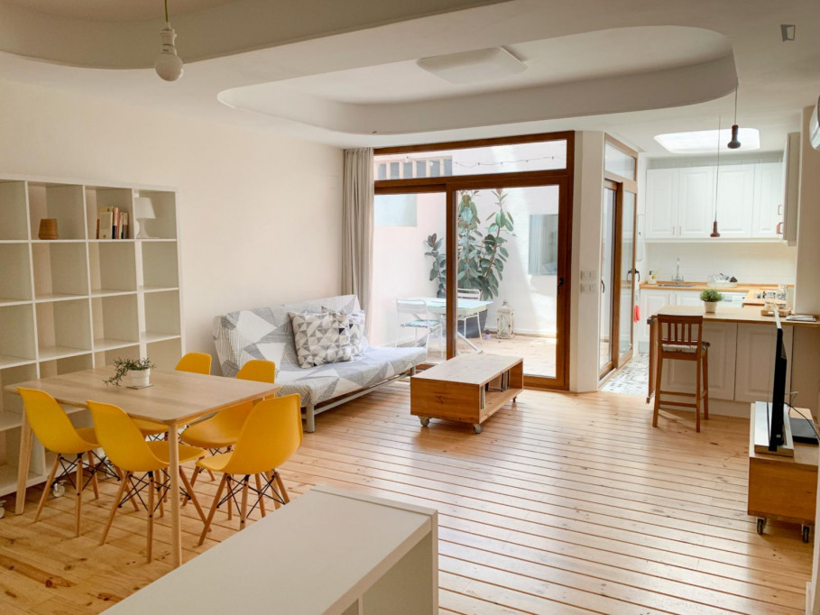 Architect apartment close to metro station Ayora with terrace