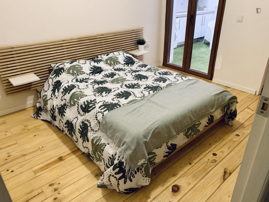 Architect apartment close to metro station Ayora with terrace