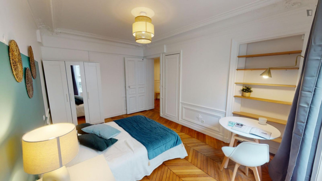 Lovely double bedroom near Magenta train station