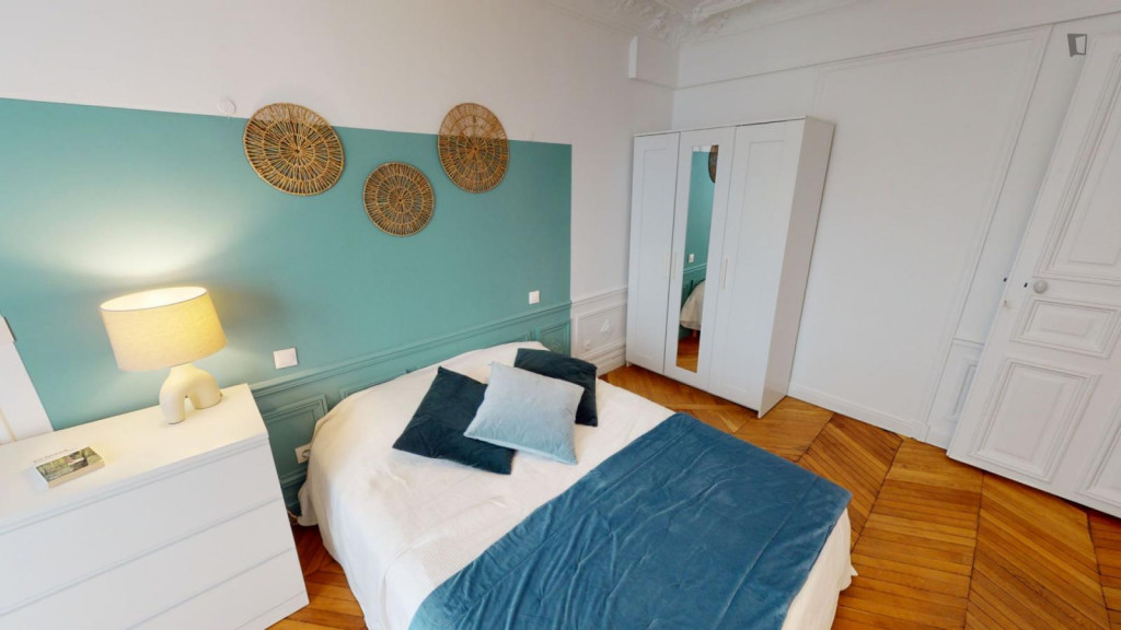 Lovely double bedroom near Magenta train station