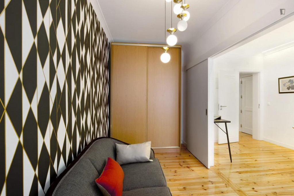 Inviting 2-bedroom apartment in classic Lapa