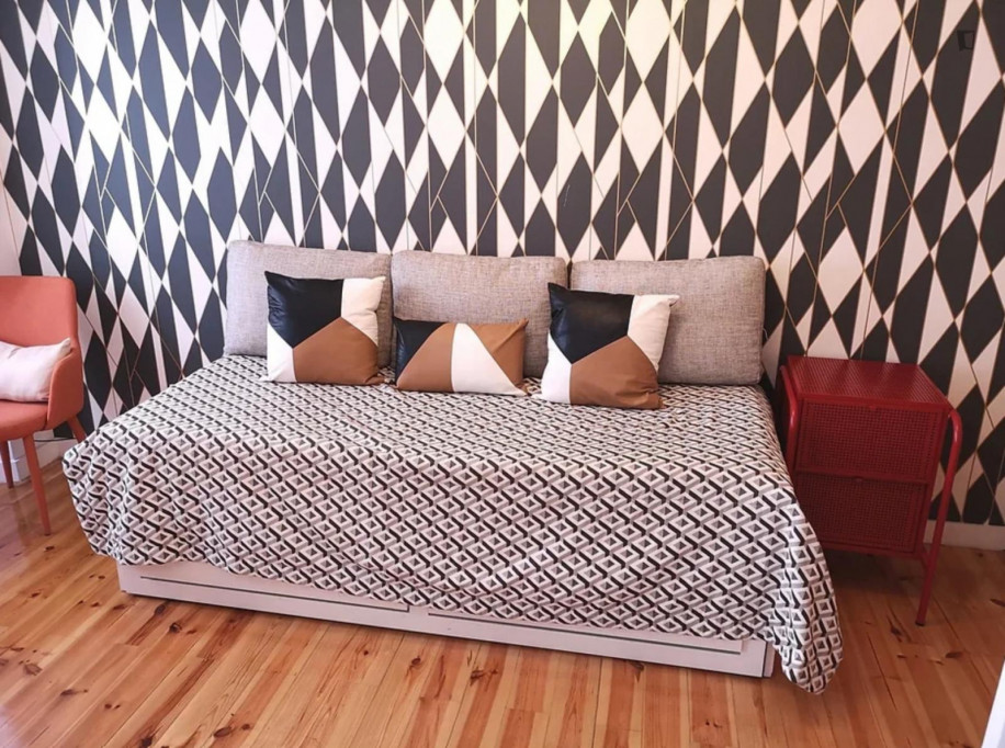 Inviting 2-bedroom apartment in classic Lapa
