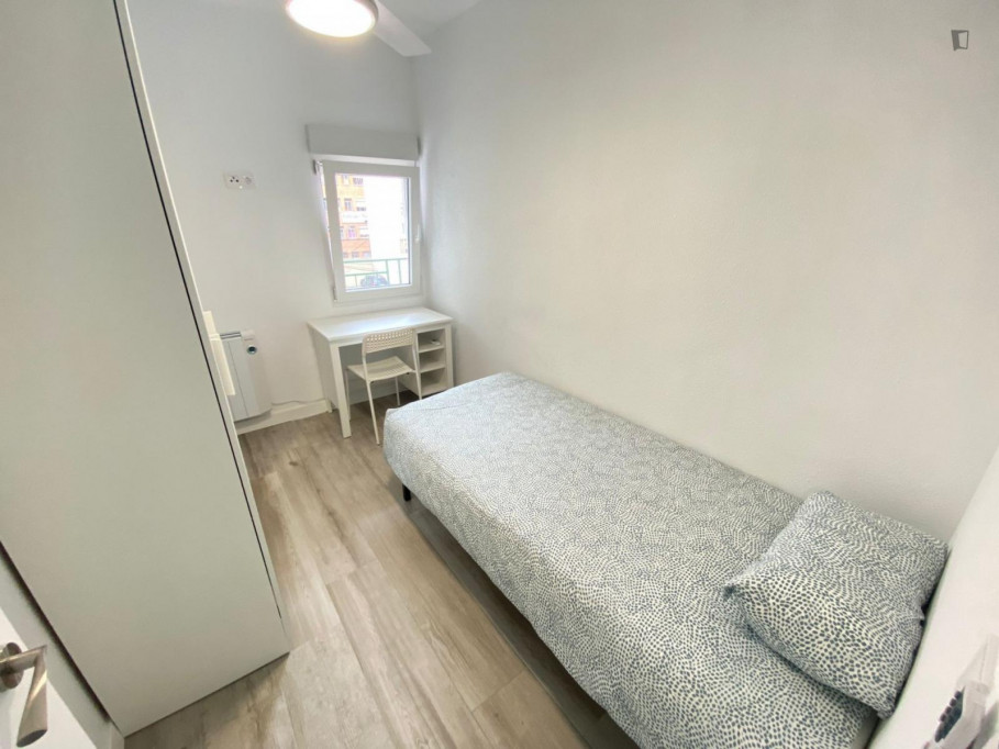 Appealing single bedroom in a property with balcony - Madrid - chambre - ImmoJeune