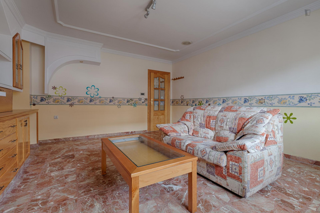 Comfortable twin bedroom in the Cenes de la Vega municipality