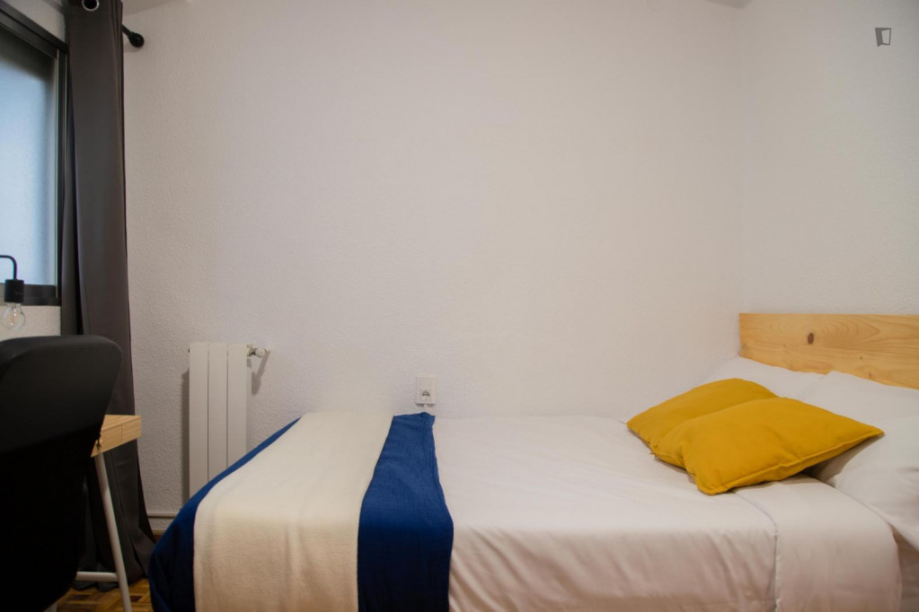Decent double ensuite bedroom close to Túria metro station - Valence - chambre - ImmoJeune