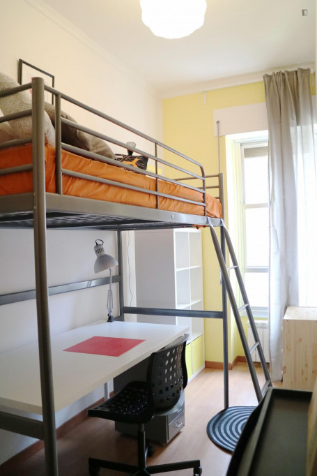 Attractive single bedroom in a property with balcony and outside area - Rome - chambre - ImmoJeune