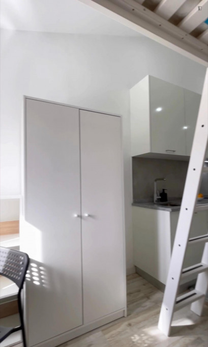 Inviting studio in Ajuda