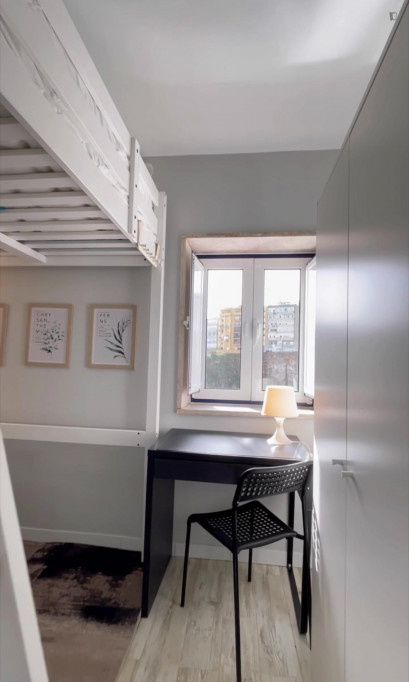 Inviting studio in Ajuda