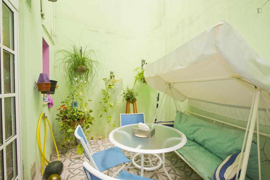 Cool twin bedroom close to Universidad de Sevilla: Facultad de Bellas Artes