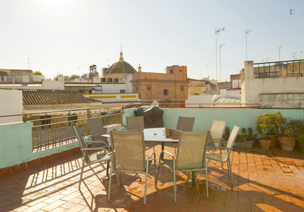 Cool twin bedroom close to Universidad de Sevilla: Facultad de Bellas Artes