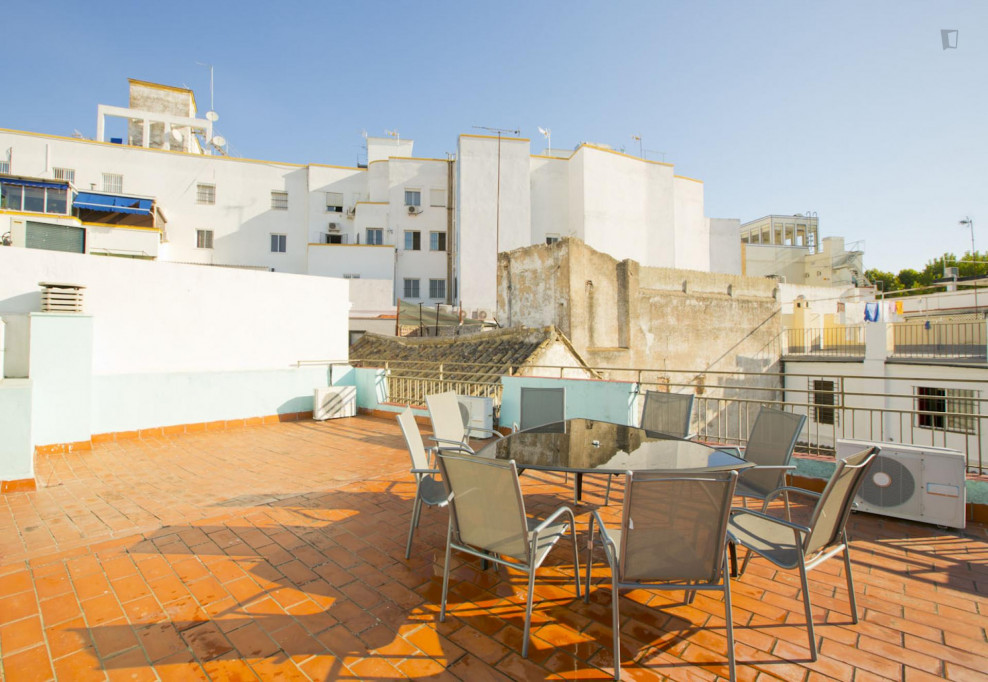 Cool twin bedroom close to Universidad de Sevilla: Facultad de Bellas Artes