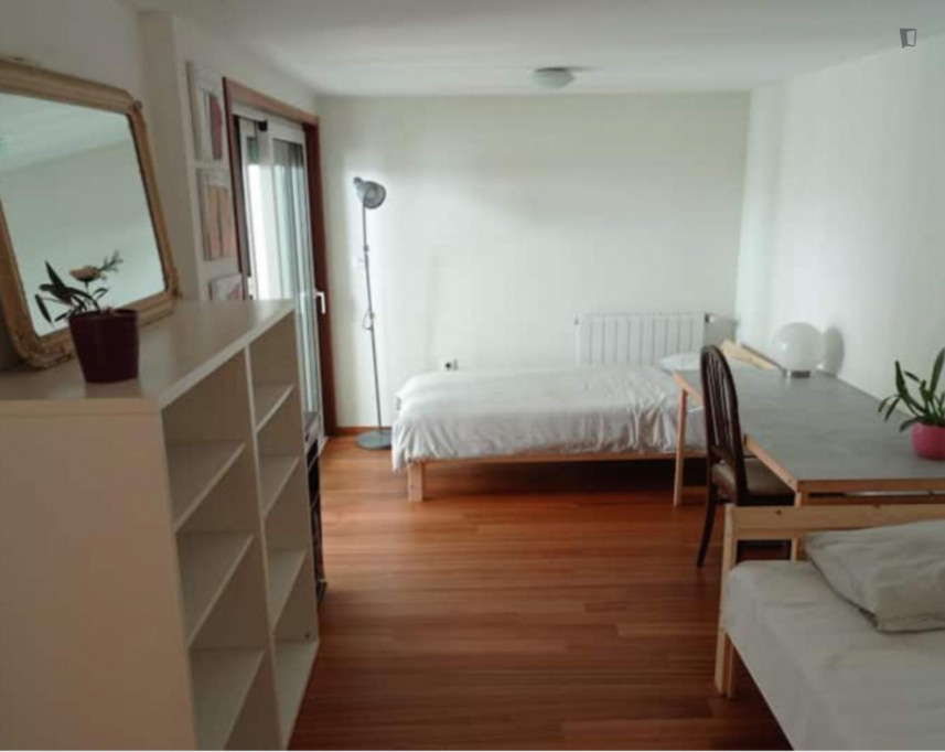Spascious Twin Bedroom ensuite close to Lusíada University of Porto
