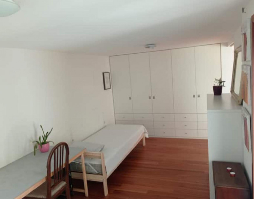 Spascious Twin Bedroom ensuite close to Lusíada University of Porto