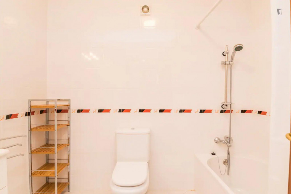 Sunny 2-bedroom flat near the beach