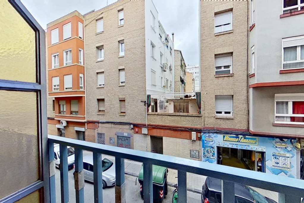 Great looking single bedroom with balcony - Zaragoza - chambre - ImmoJeune