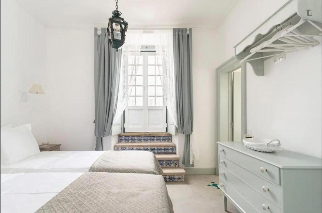 Charming and classic 5 bedroom-house