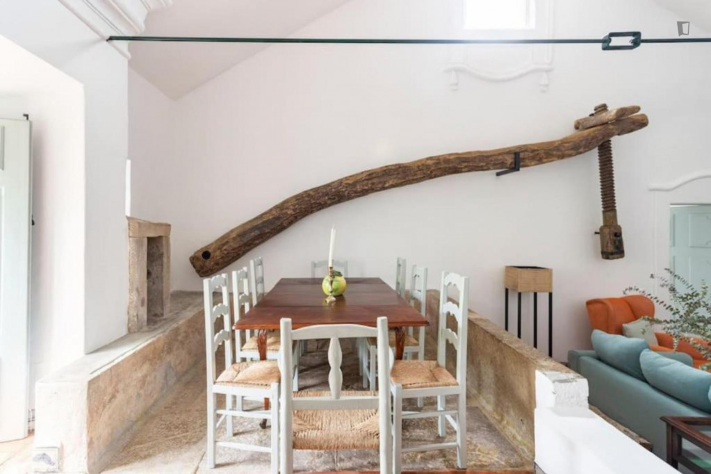 Charming and classic 5 bedroom-house