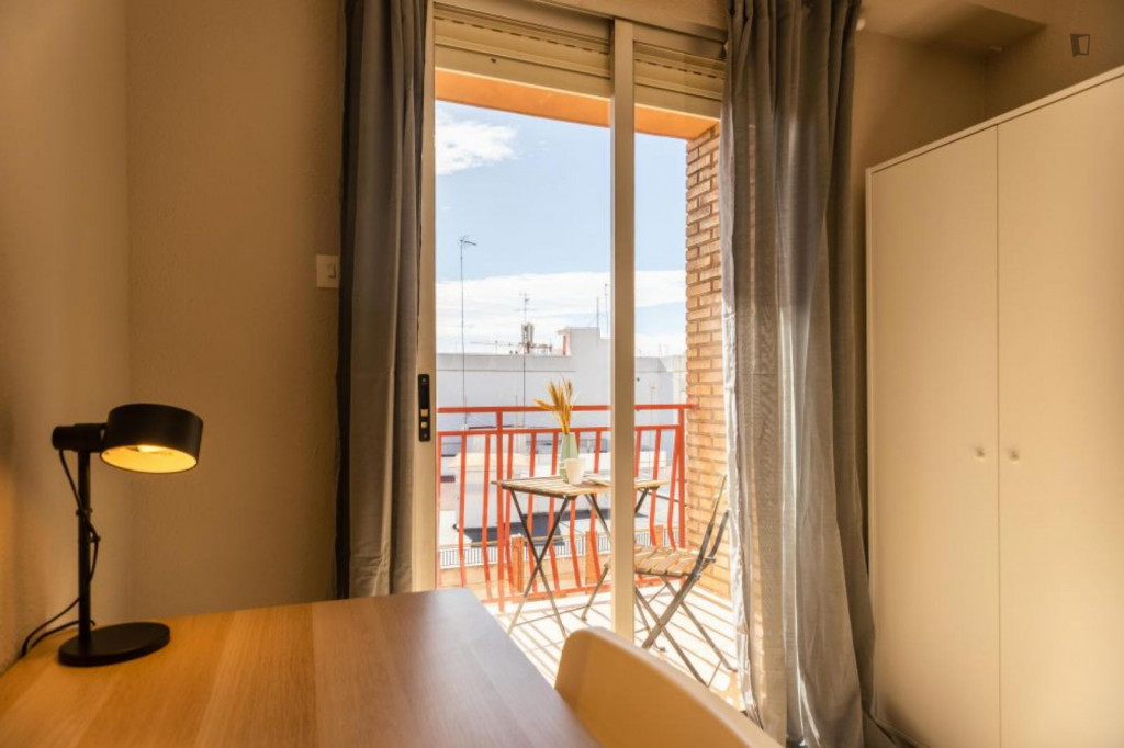 Delightful double bedroom with balcony in Benimaclet