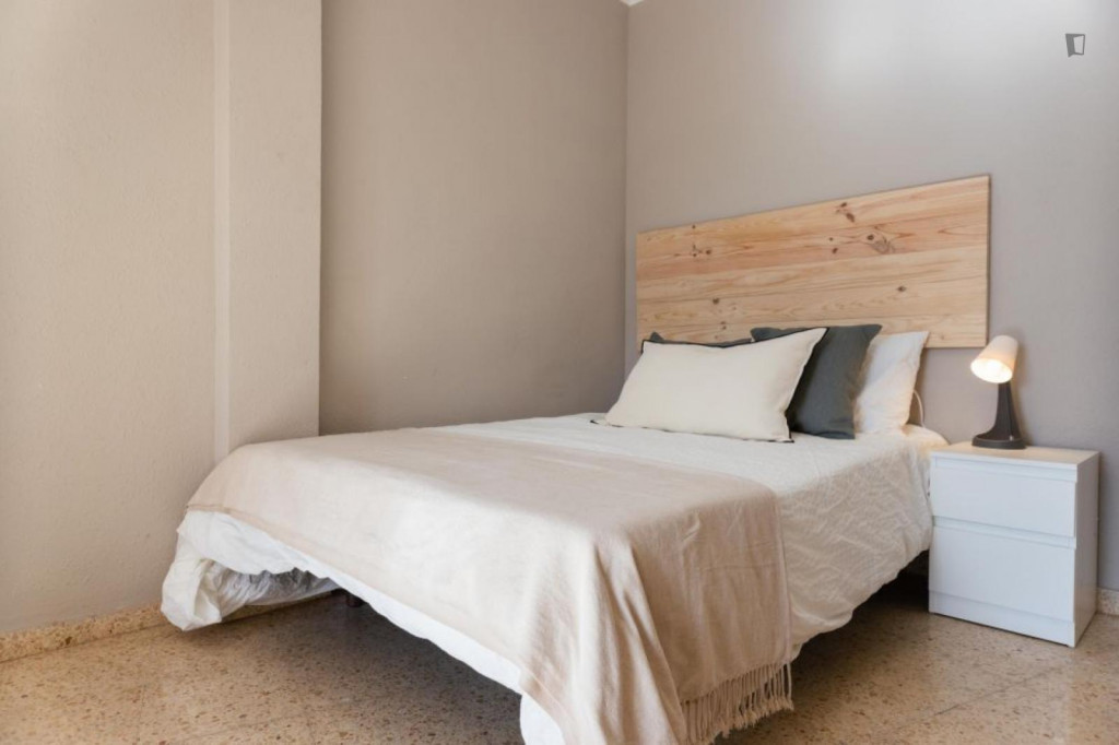 Delightful double bedroom with balcony in Benimaclet