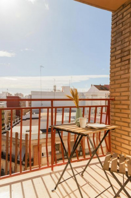 Delightful double bedroom with balcony in Benimaclet