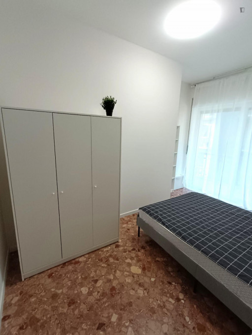 Tasteful single bedroom in a 6-bedroom flat close to the university - Bari - chambre - ImmoJeune