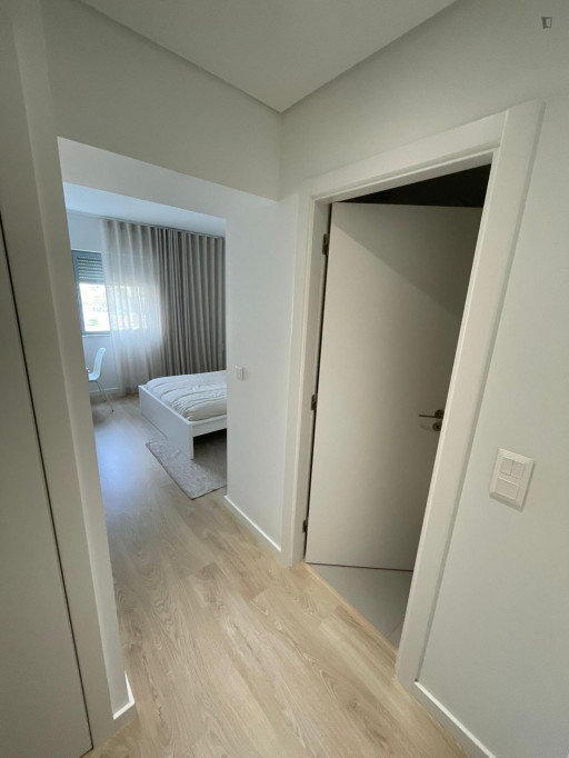 Impressive double ensuite bedroom in Lumiar