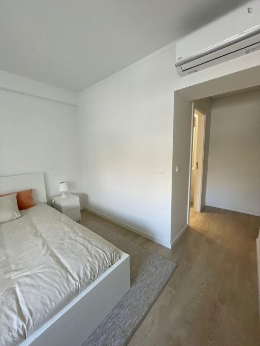 Impressive double ensuite bedroom in Lumiar