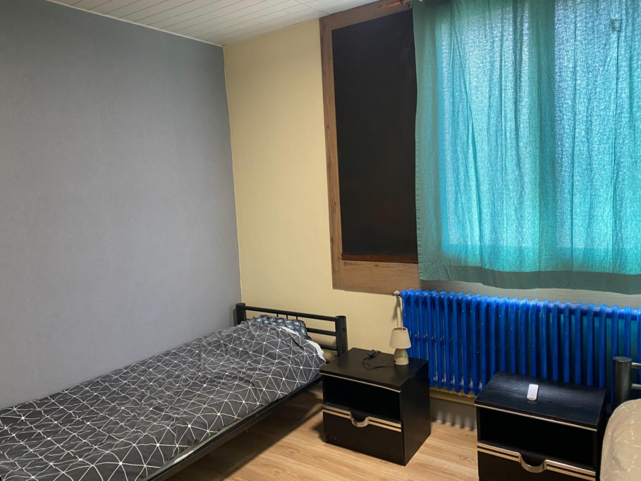 Private, single room in student residence (room 25)