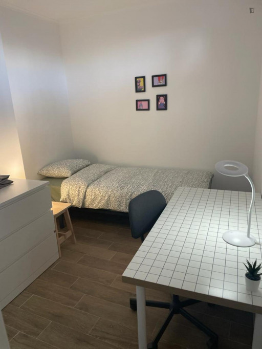 Nice single bedroom next to Moscavide train station - Lisbonne - chambre - ImmoJeune
