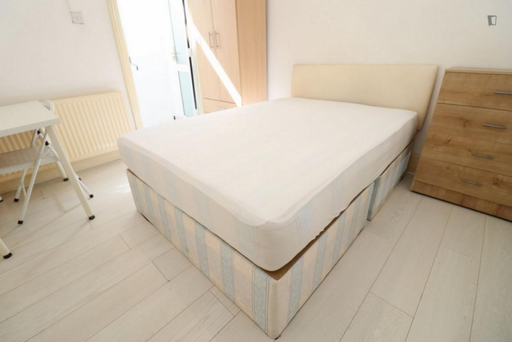 Smart double bedroom in Upton Park - London - chambre - ImmoJeune