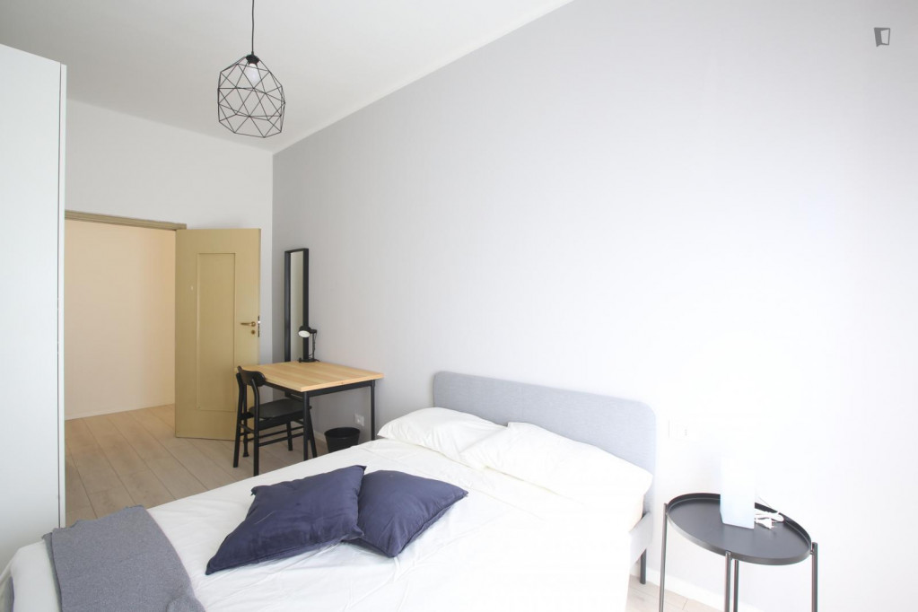 Bright double bedroom close to Parco XXII Aprile