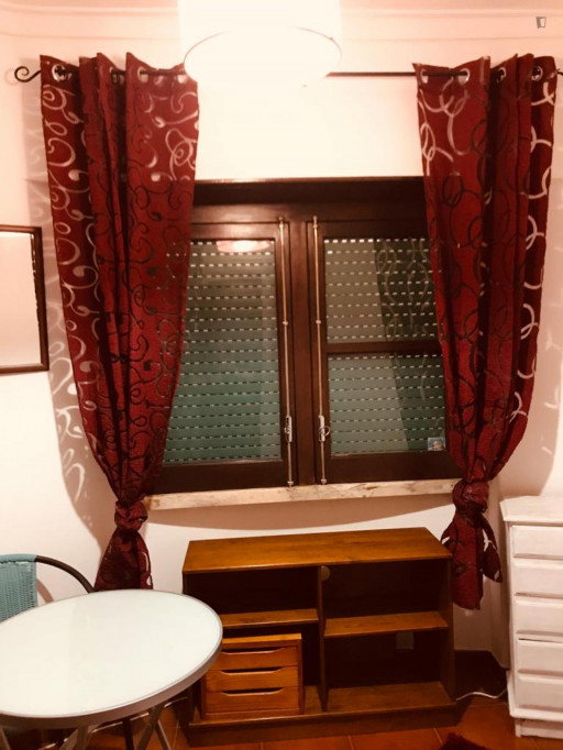 Great single bedroom close to Arroios metro station