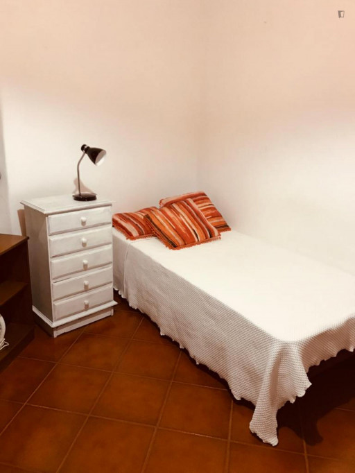 Great single bedroom close to Arroios metro station
