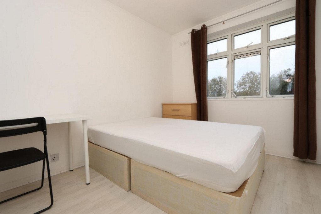 Cosy double bedroom near Pennyfields Park - London - chambre - ImmoJeune
