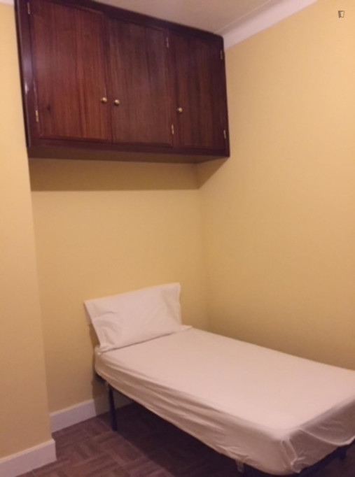 Nice double Bedroom close to Marquês Metro